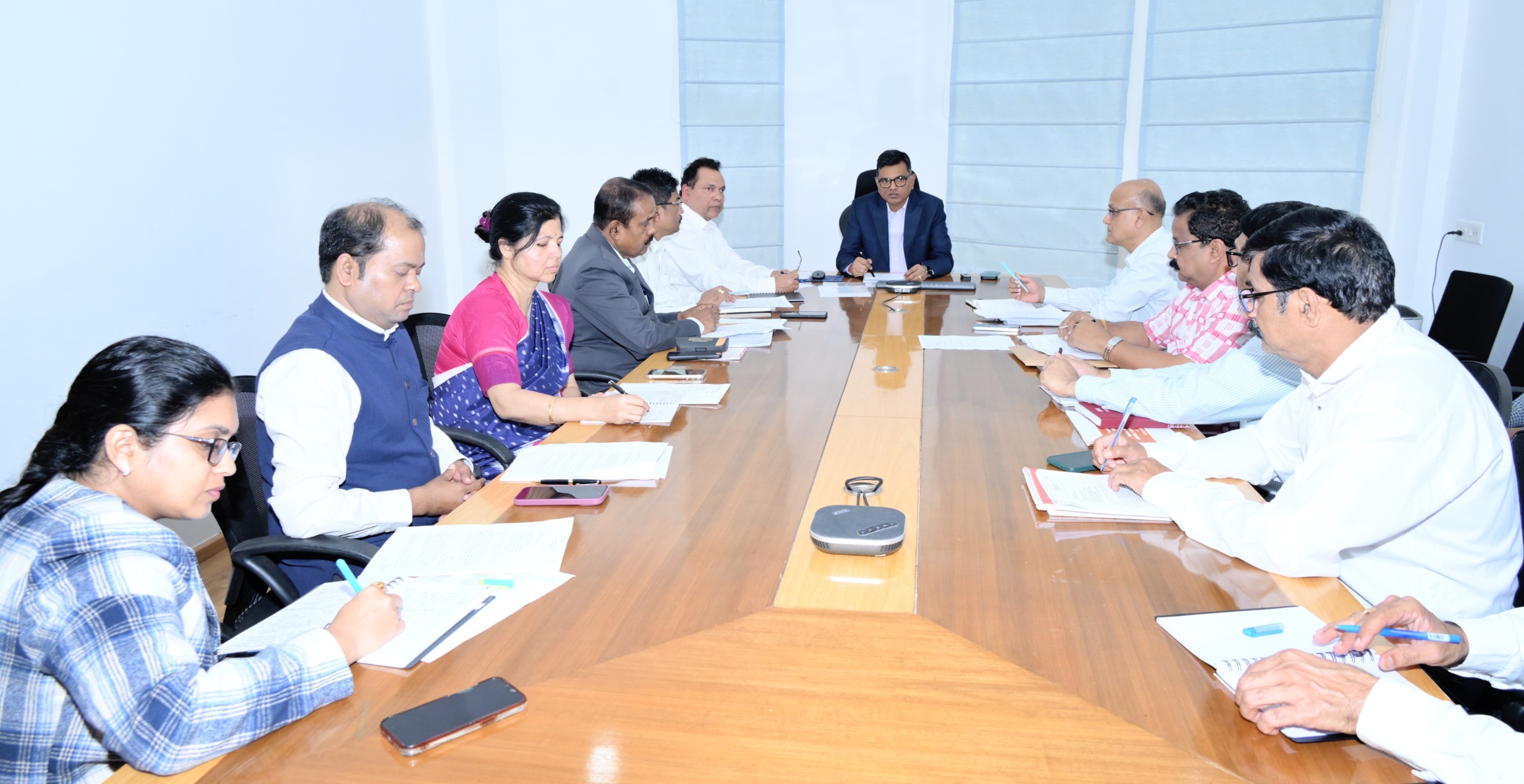 WORKS DEPT: ମୁଖ୍ୟମନ୍ତ୍ରୀଙ୍କ ୧୫ ସୂତ୍ରୀ ନିର୍ଦ୍ଦେଶକୁ କାର୍ଯ୍ୟକାରୀ କରିବା ନେଇ ନିର୍ମାଣ ବିଭାଗର ସମୀକ୍ଷା ବୈଠକ
