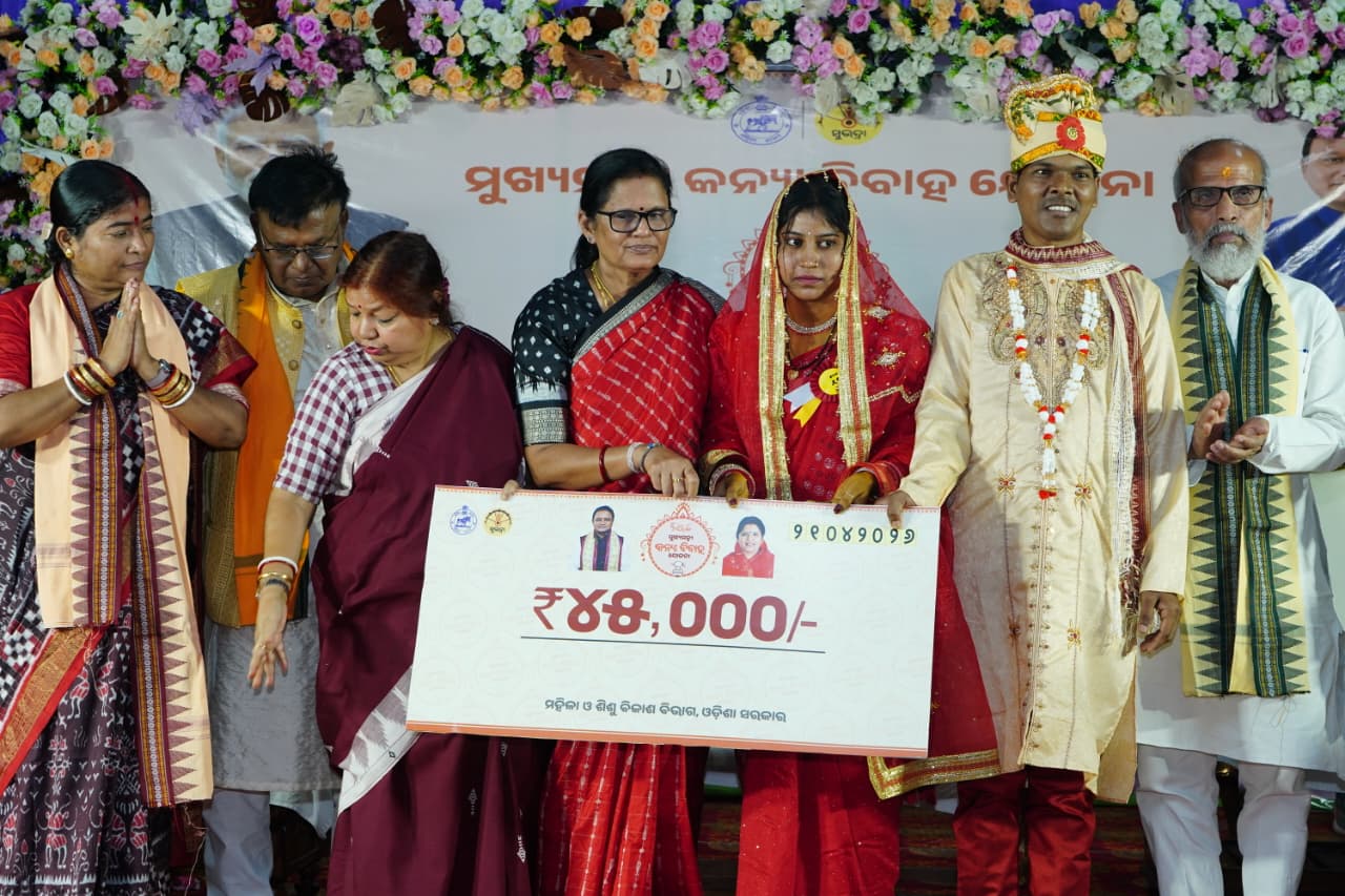 ମୁଖ୍ୟମନ୍ତ୍ରୀ କନ୍ୟା ବିବାହ ଯୋଜନା: ରାଜ୍ୟର ୨୭ଟି ଜିଲ୍ଲାରେ ବିବାହ ବନ୍ଧନରେ ଆବଦ୍ଧ ହେଲେ ପ୍ରାୟ ୧,୦୦୦ ଦମ୍ପତ୍ତି