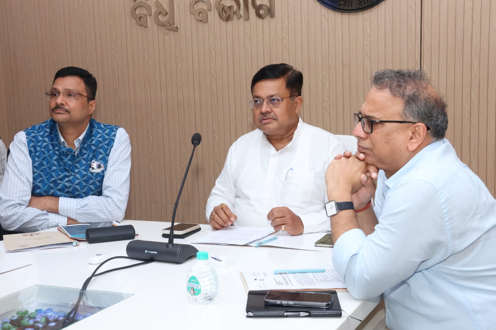 LAW: ଶ୍ରୀଜଗନ୍ନାଥ ଜମି ବନ୍ଦୋବସ୍ତ ଓ ଇ-ପୋର୍ଟାଲର ଉପଯୋଗ ନେଇ ମନ୍ତ୍ରୀ ପୃଥ୍ୱୀରାଜ ହରିଚନ୍ଦନଙ୍କ ସମୀକ୍ଷା